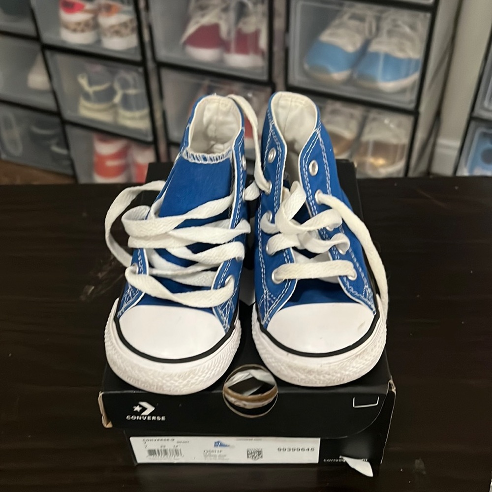 Size 7 blue converse